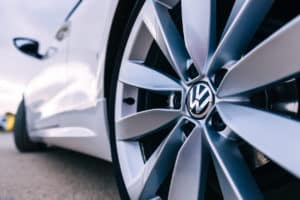 Une Volkswagen ID.4 vue de profil