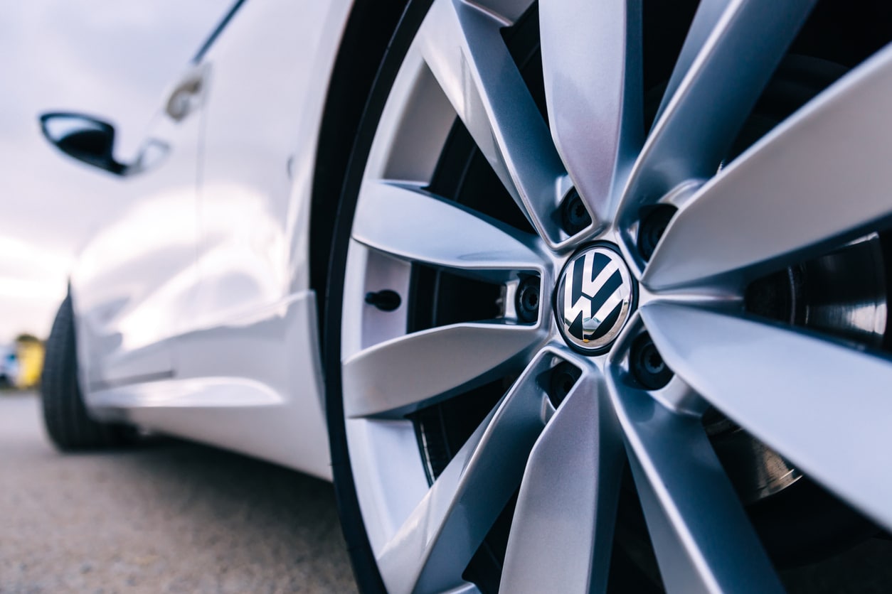 Une Volkswagen ID.4 vue de profil