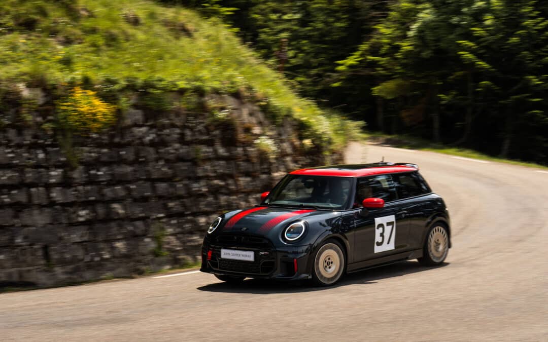 Mini John Cooper Works (2025) : faut-il choisir la version thermique ou électrique ?