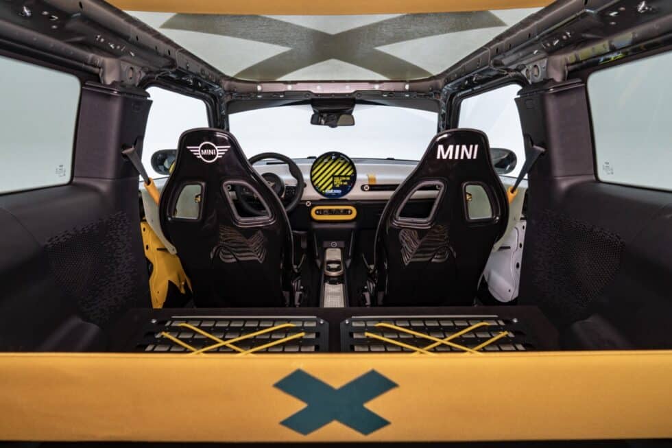 p90613851 highres mini john cooper wor grande