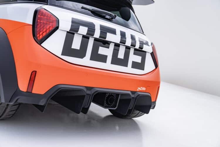 p90613910 highres mini john cooper wor grande