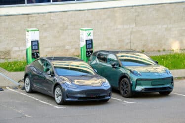 Voitures électriques en cours de charge