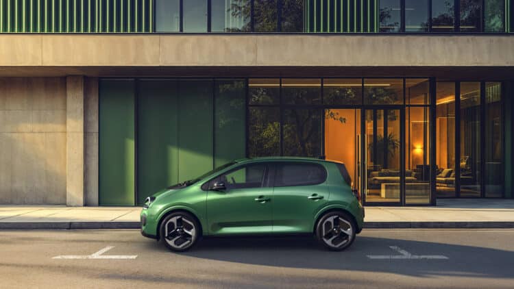 renault twingo e tech electric vert absolu (14)
