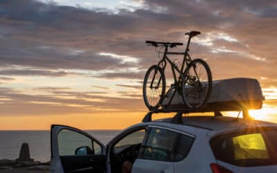 Coffre de toit, porte-vélos, bagages : ce que votre assurance auto couvre vraiment cet été